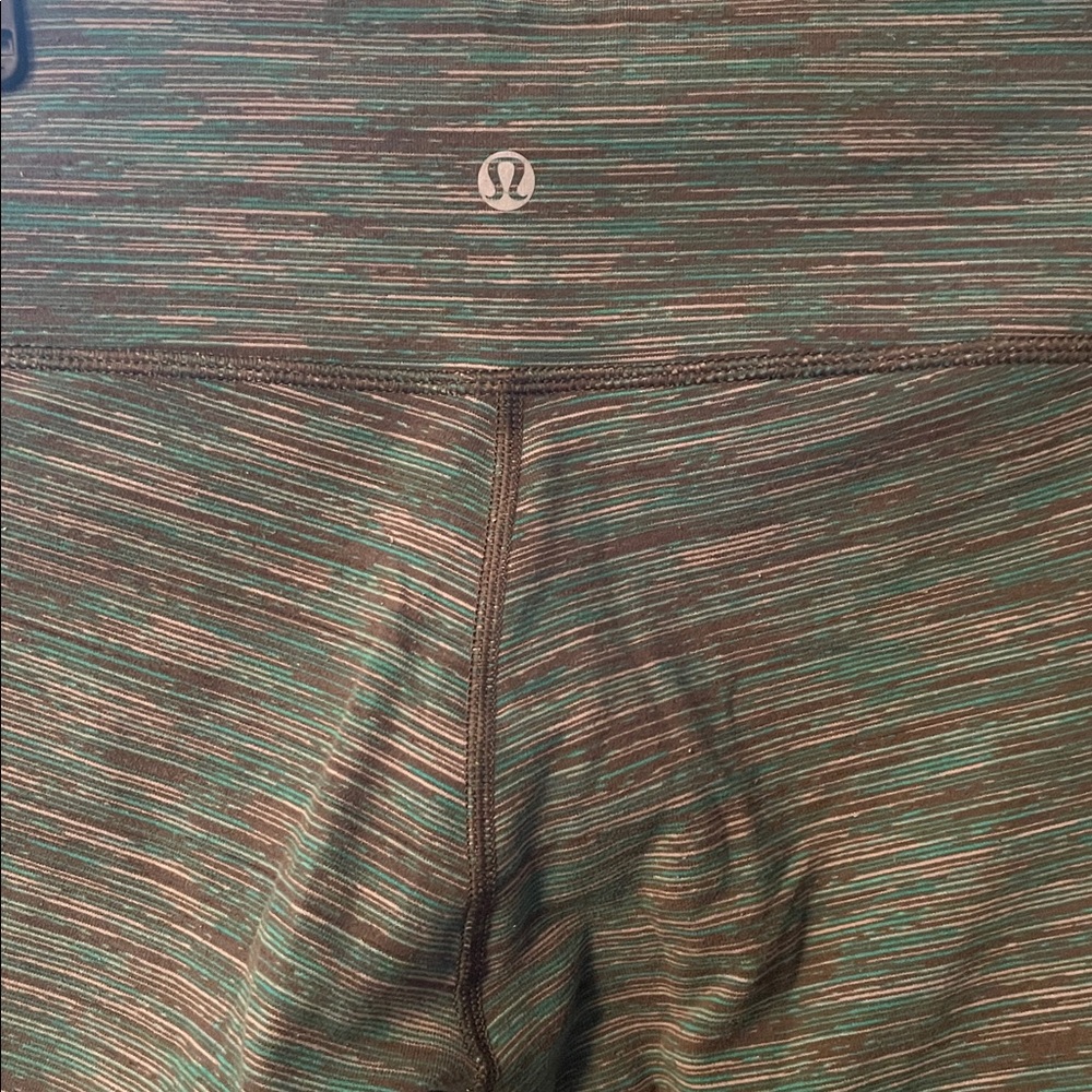 Lululemon Size 8 Women’s 21” Inseam Crop Green Turquoise Gray White Legging - Picture 4 of 9